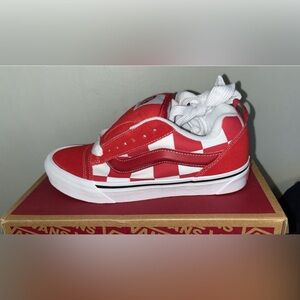 Knu skool red vans